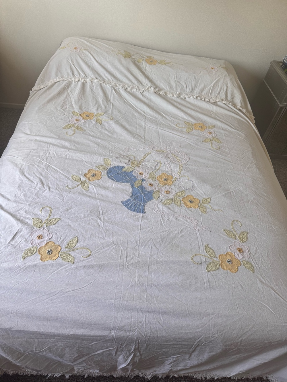 Vintage Embroidered Bedspread Full 72x88 Floral Fringe Cottagecore Coverlet